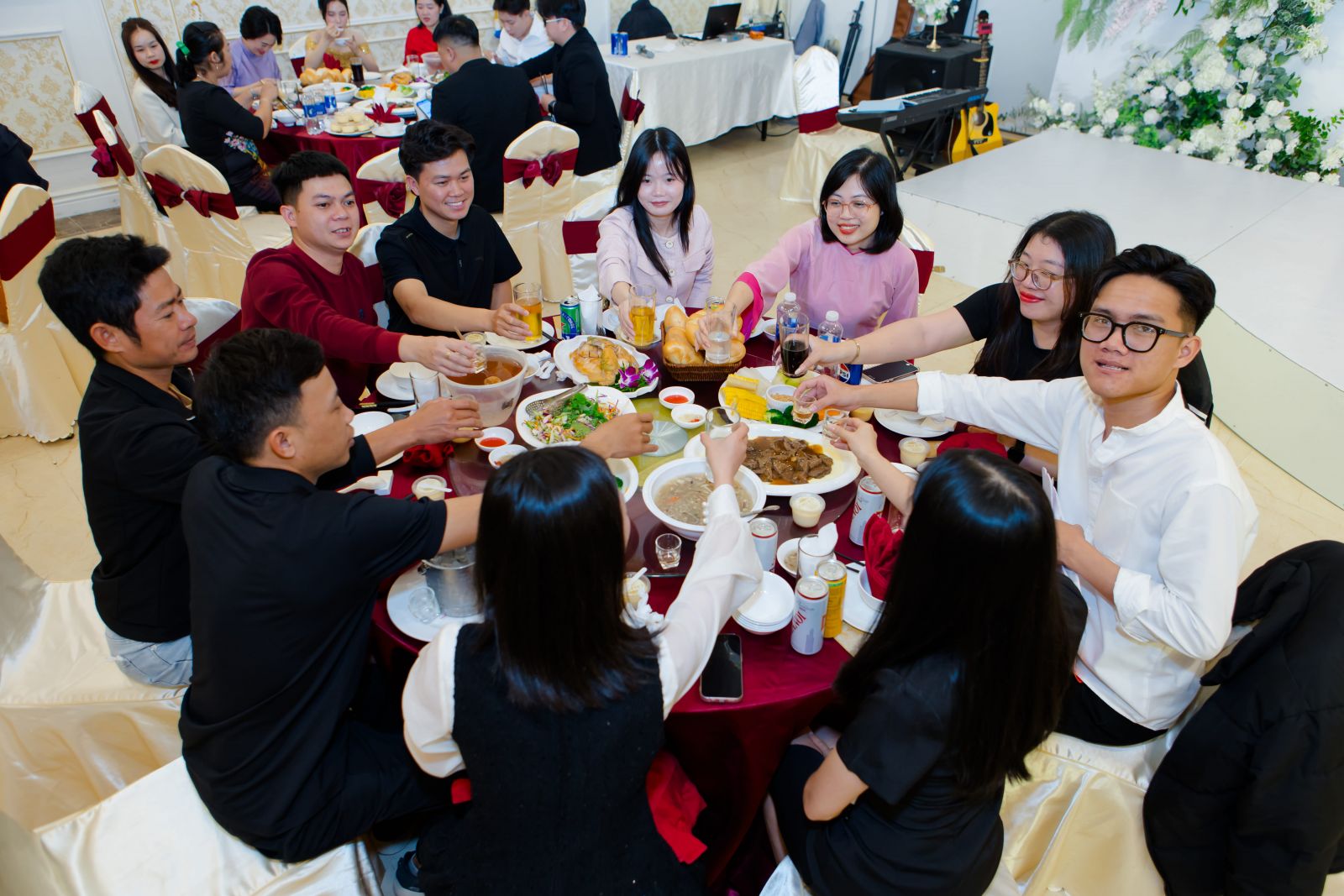 Tất niên HVC 2