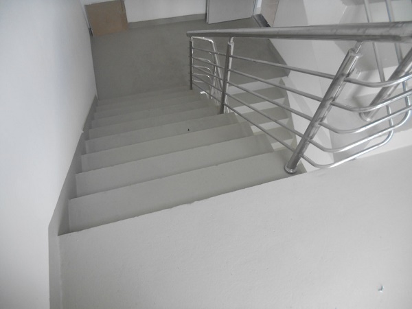 cầu tháng thoát hiểm