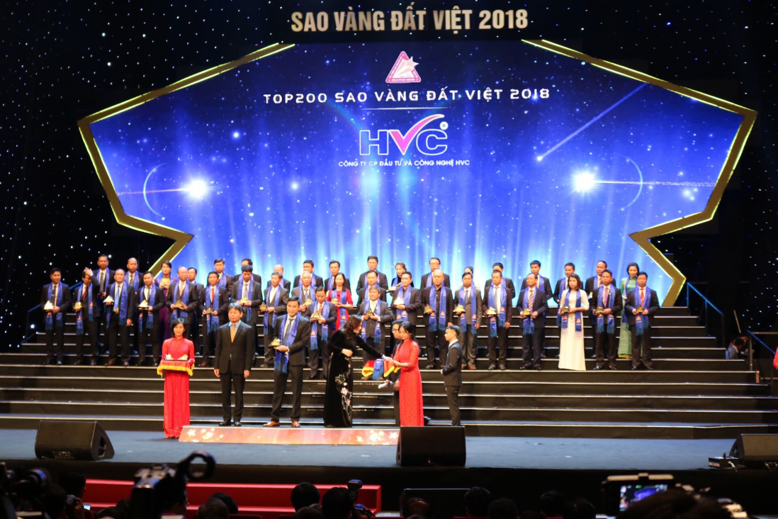 HVC đoạt giải sao vàng đất việt