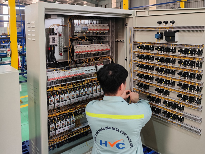 Quá trình sản xuất tủ điện tại nhà máy HVC Hưng Yên